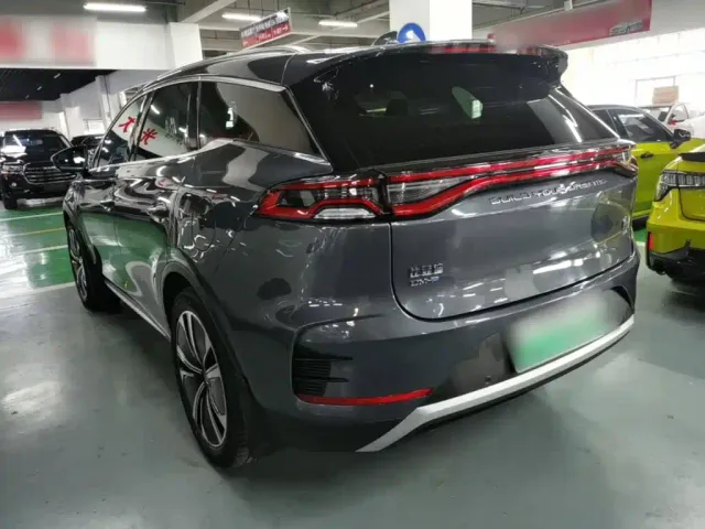BYD Tang — Фото автомобиля 4