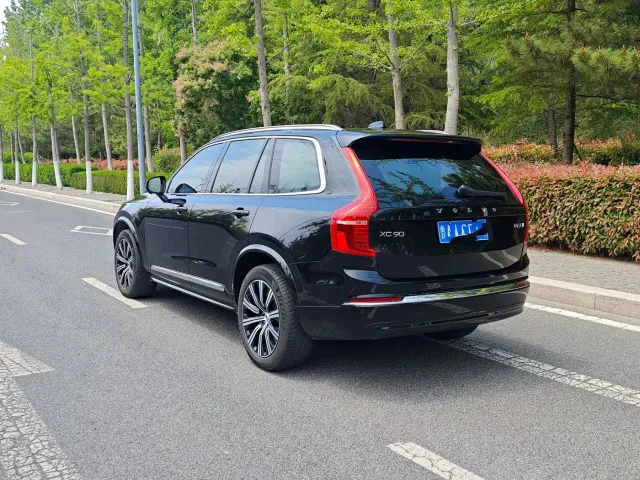 Volvo XC90 — Фото автомобиля 2