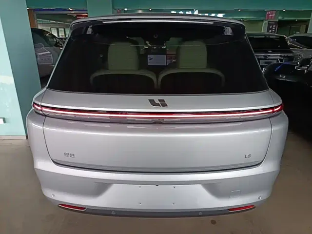 Li Auto L8 — Фото автомобиля 5