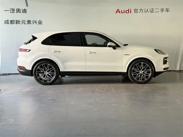 Porsche Cayenne New Energy 2024 Cayenne E-Hybrid 2.0T — Фото автомобиля 3