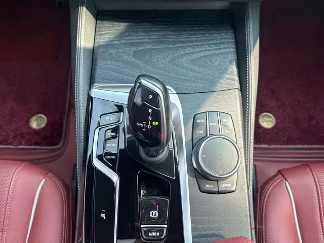 BMW 5 Series — Фото автомобиля 12