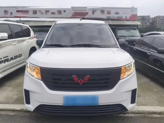 Wuling Hongguang Plus — Фото автомобиля 2