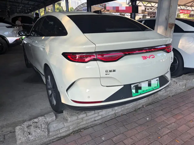BYD Qin L — Фото автомобиля 9