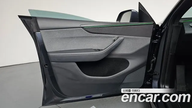 Tesla Model Y — Фото автомобиля 24