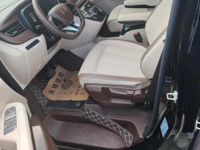 Bestune Besturn M9 — Фото автомобиля 9