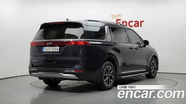 Kia Carnival Generation 4 — Фото автомобиля 2