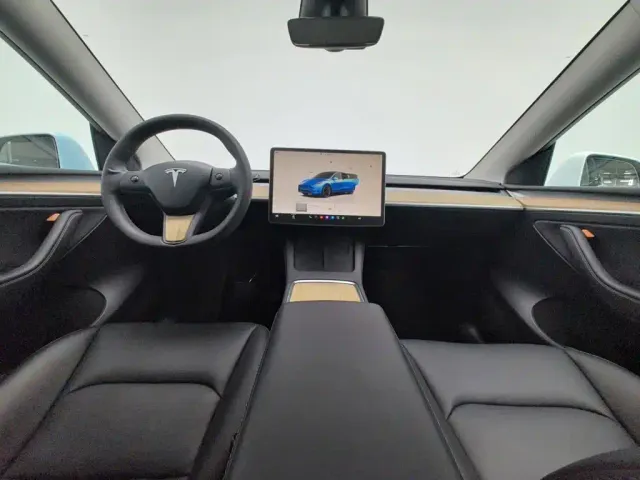 Tesla Model Y — Фото автомобиля 5