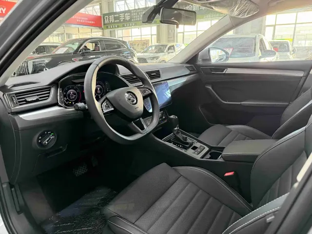 Skoda Superb — Фото автомобиля 7