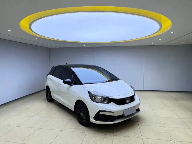 Honda Fit — Фото автомобиля 3