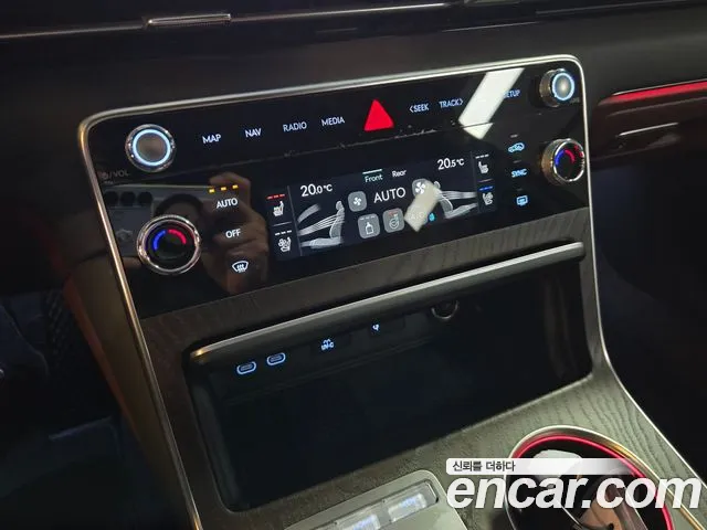 Genesis GV80 — Фото автомобиля 15