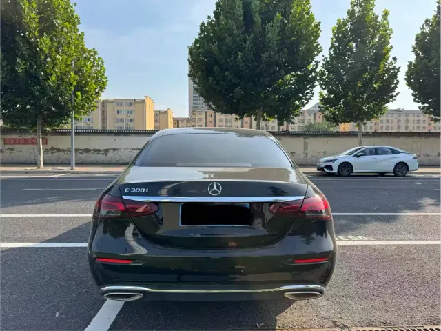 Mercedes-Benz E-Class — Фото автомобиля 8
