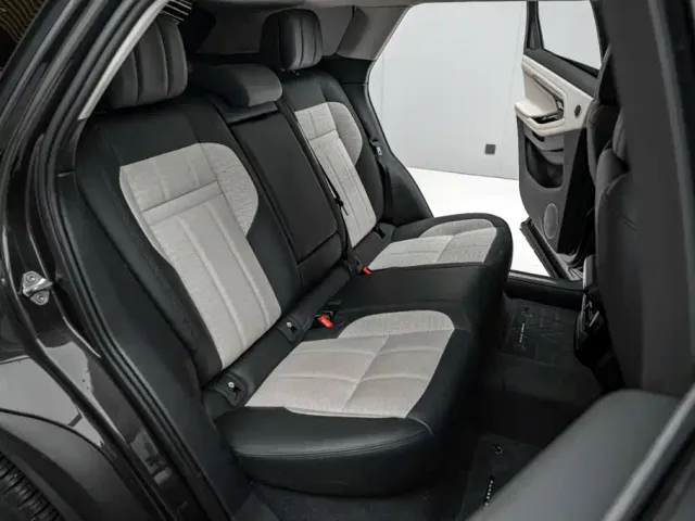 Land Rover Range Rover Evoque 2021 Range Rover Evoque L 249PS R-Dynamic First Edition Launch Edition — Фото автомобиля 24