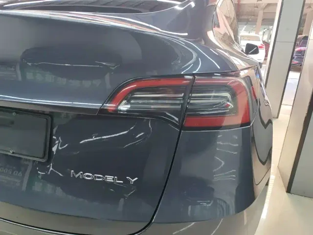 Tesla Model Y — Фото автомобиля 7