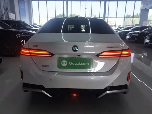 BMW i5 — Фото автомобиля 5