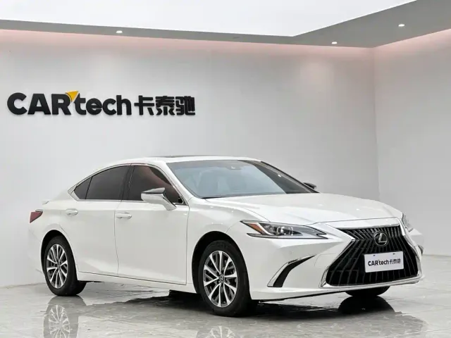 Lexus ES — Фото автомобиля 6