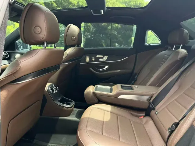 Mercedes-Benz E-Class — Фото автомобиля 6
