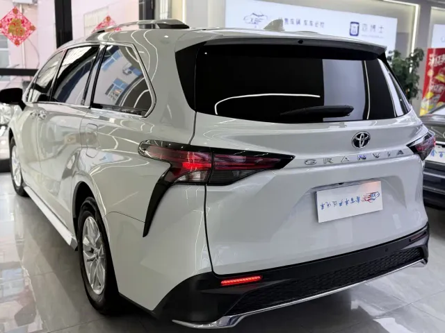 Toyota Granvia — Фото автомобиля 9