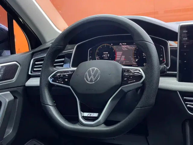 Volkswagen Tiguan L — Фото автомобиля 15