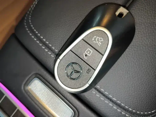 Mercedes-Benz E-Class — Фото автомобиля 8