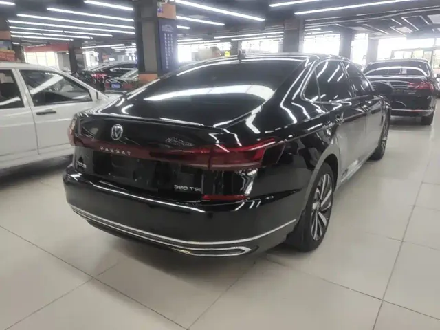 Volkswagen Passat — Фото автомобиля 6