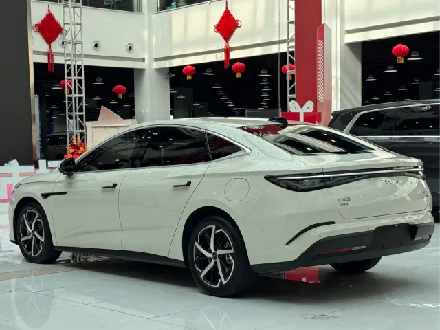 BYD Seal 07 DM-i — Фото автомобиля 21
