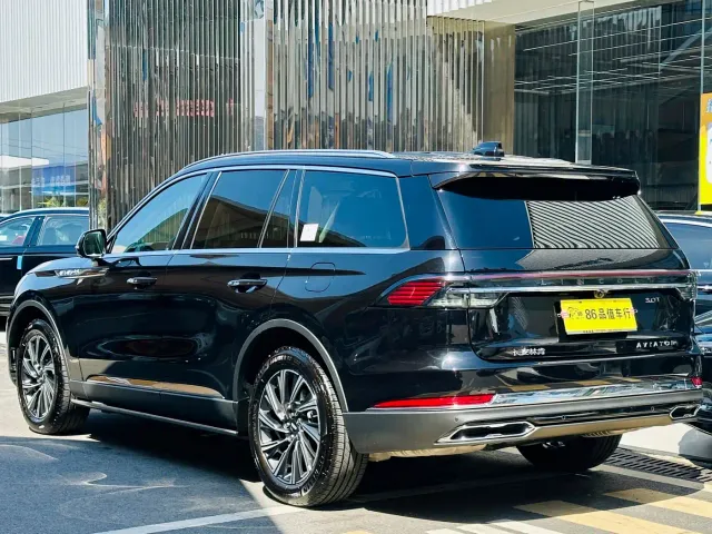 Lincoln Aviator — Фото автомобиля 4