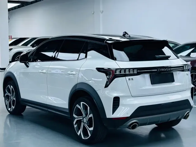 Lynk & Co 06 — Фото автомобиля 13