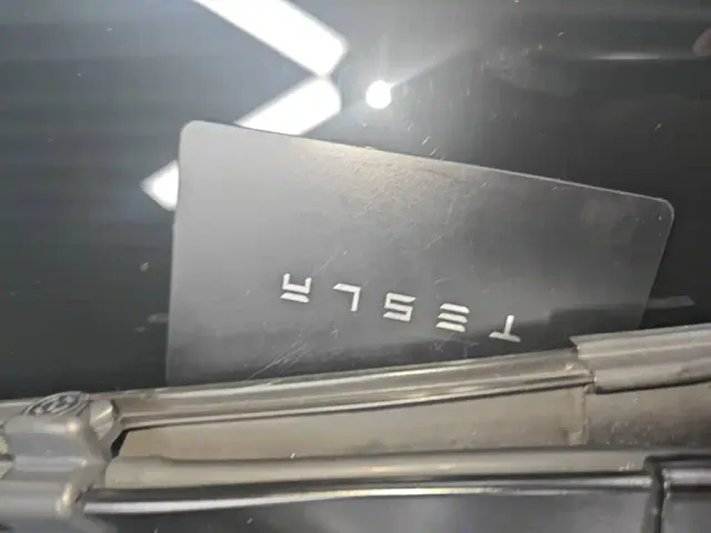 Tesla Model Y — Фото автомобиля 8