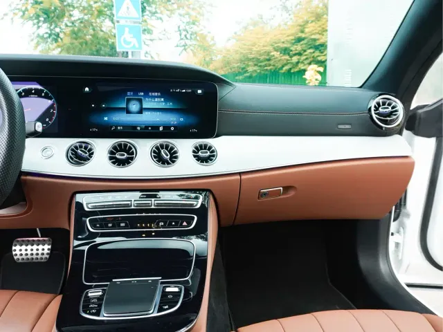 Mercedes-Benz E-Class — Фото автомобиля 18