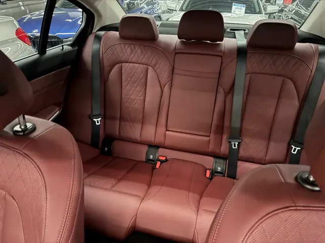 BMW 3 Series — Фото автомобиля 12