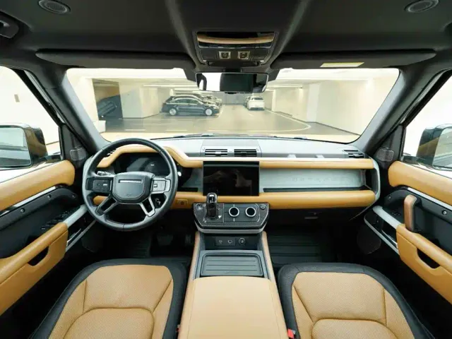 Land Rover Defender — Фото автомобиля 18