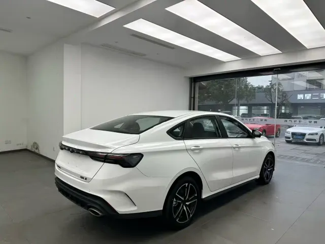 Geely Binrui — Фото автомобиля 9