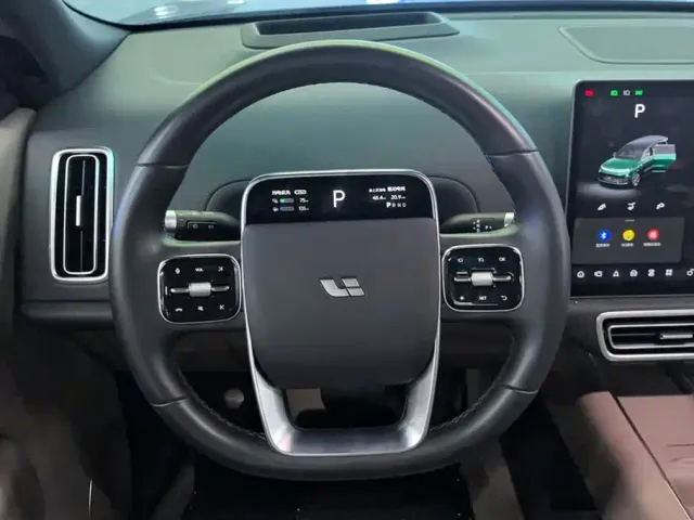 Li Auto L9 — Фото автомобиля 15