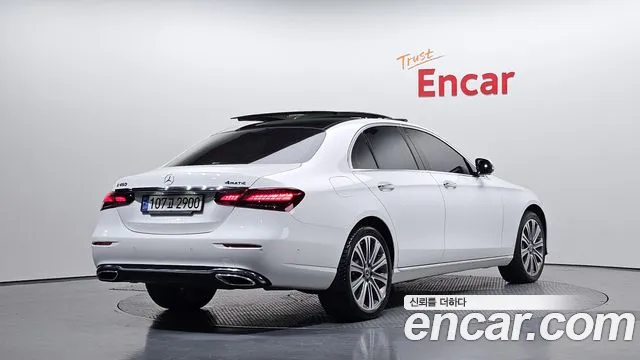 Mercedes-Benz E-Class — Фото автомобиля 2