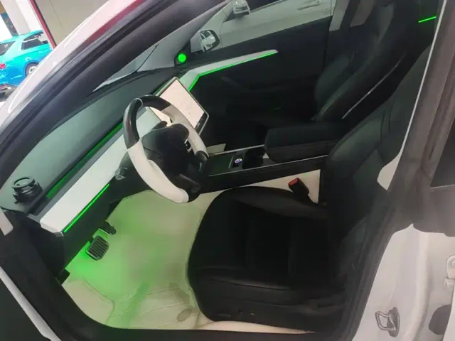 Tesla Model 3 — Фото автомобиля 14