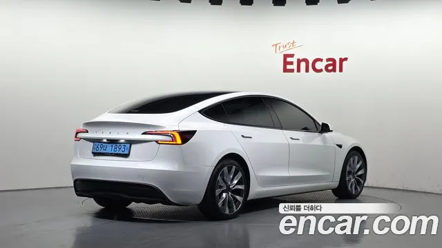 Tesla Model 3 — Фото автомобиля 2