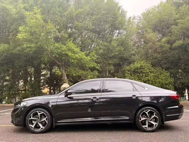 Volkswagen Passat — Фото автомобиля 12