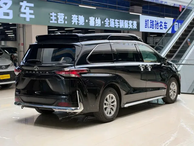 Toyota Granvia — Фото автомобиля 14