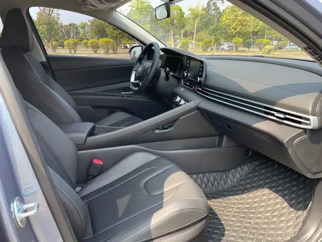 Hyundai Elantra — Фото автомобиля 18