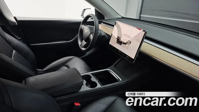 Tesla Model Y — Фото автомобиля 20