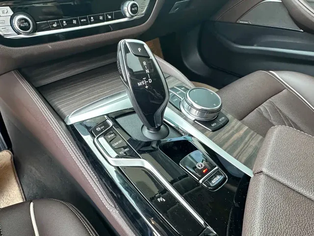 BMW 5 Series — Фото автомобиля 10
