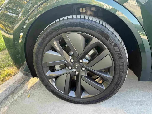 Li Auto L9 — Фото автомобиля 4