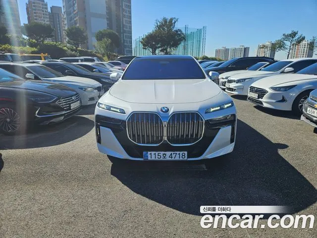 Фотография автомобиля — BMW 7 Series G70