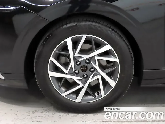 Hyundai Grandeur Grandeur (GN7) 2.5 Бензин 2WD — Фото автомобиля 20