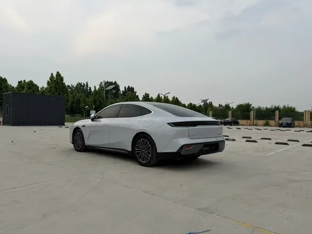Geely Galaxy Xingyao 8 — Фото автомобиля 6