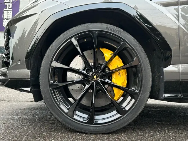 Lamborghini Urus — Фото автомобиля 8