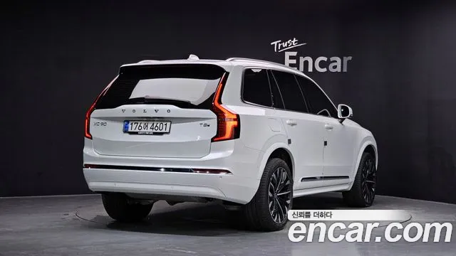 Volvo XC90 — Фото автомобиля 2