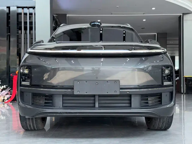 Li Auto L9 — Фото автомобиля 2