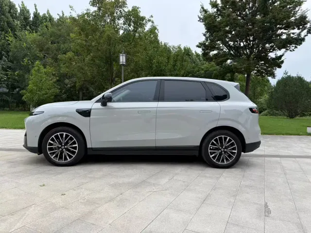 Leapmotor B10 — Фото автомобиля 5