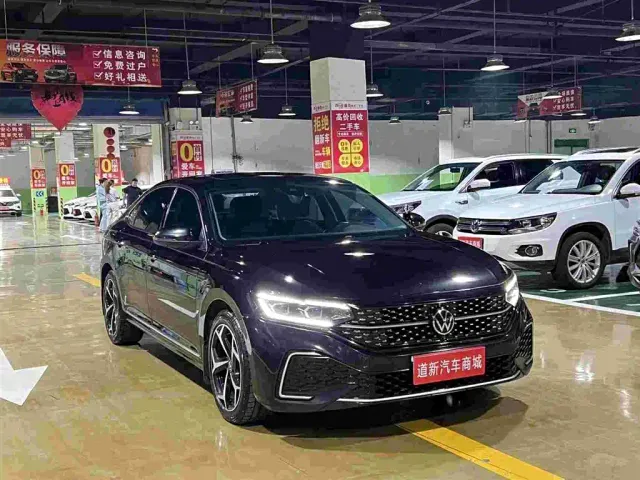 Volkswagen Passat — Фото автомобиля 3